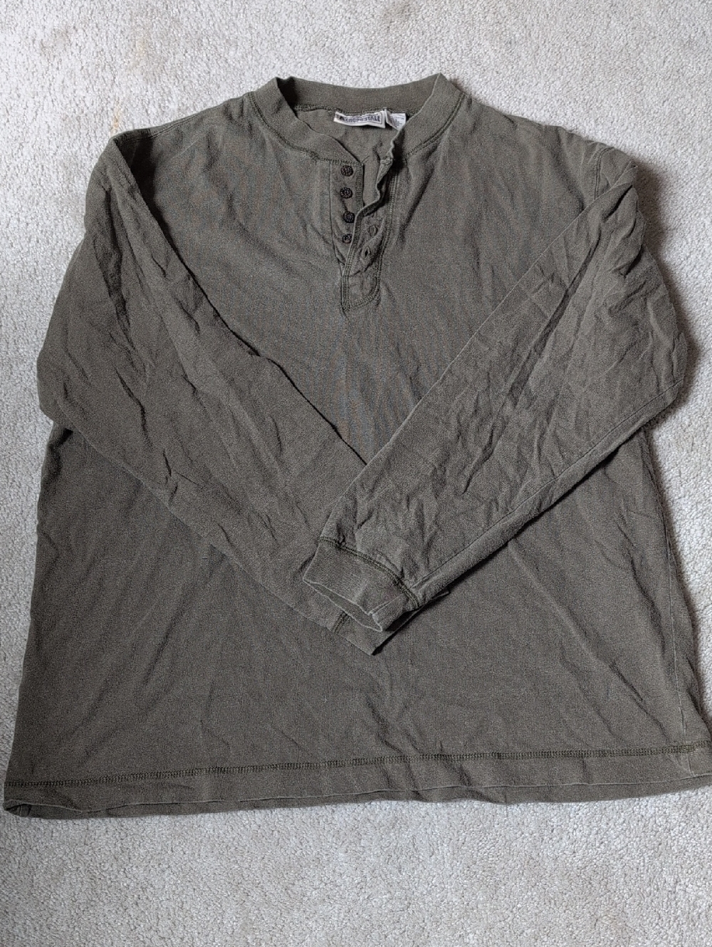 Aeropostale Men's Long-Sleeve Henley in Olive